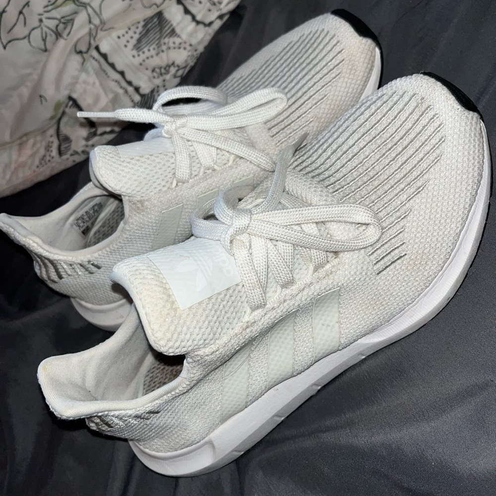white adidas size 5